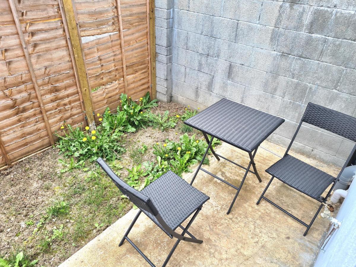 Lovely Central Studio/2Bed - 5Min To Train Station Slough Exterior foto